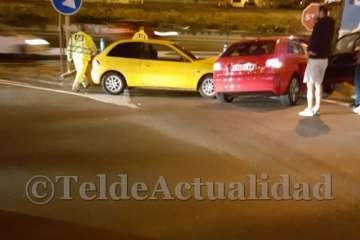 Un conductor causa un accidente en la entrada a Marpequeña Alta y se da la fuga a pie (Foto TA)
